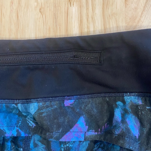 Lululemon Speed up shorts AND Flow Bra - Picture 5 of 6